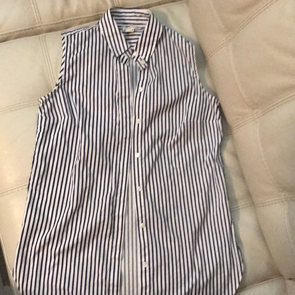 Sleeveless women’s shirt